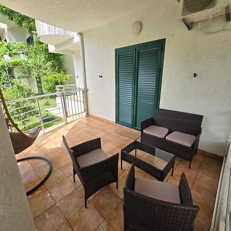 Roman Garden Apartment Risan Extérieur photo