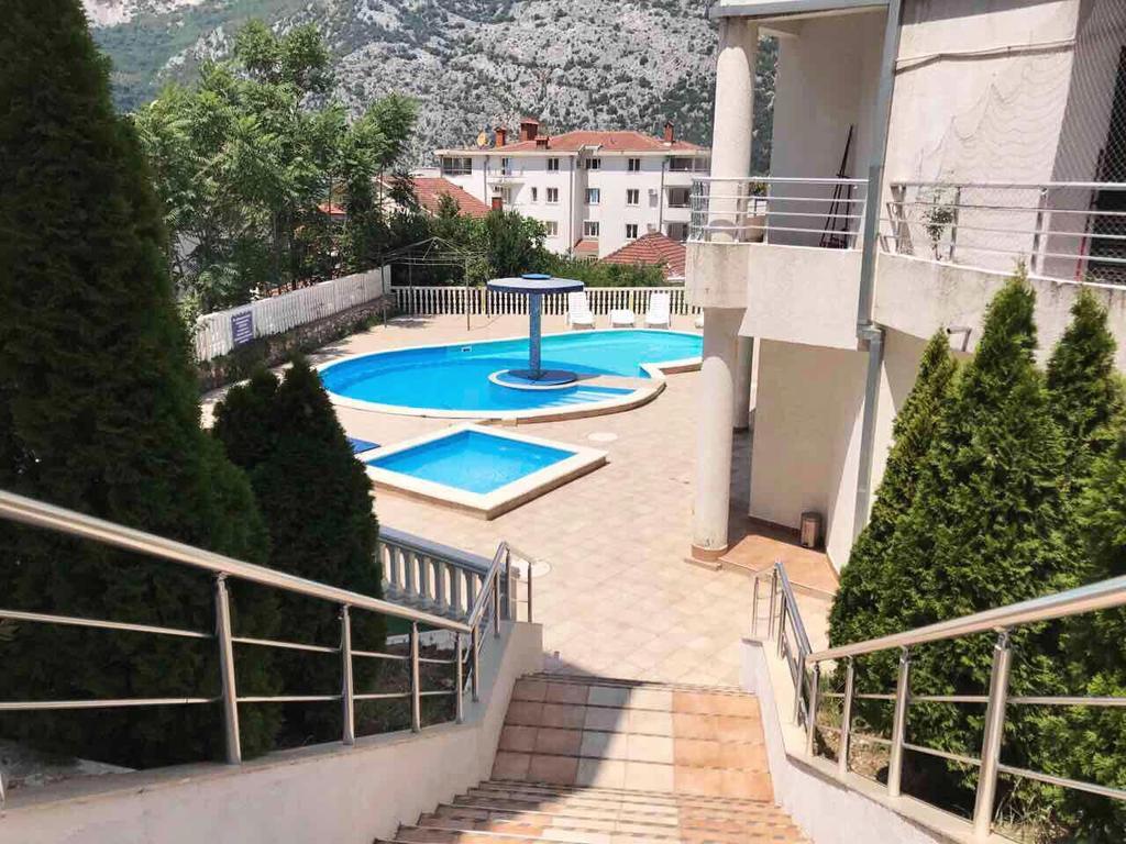 Roman Garden Apartment Risan Extérieur photo