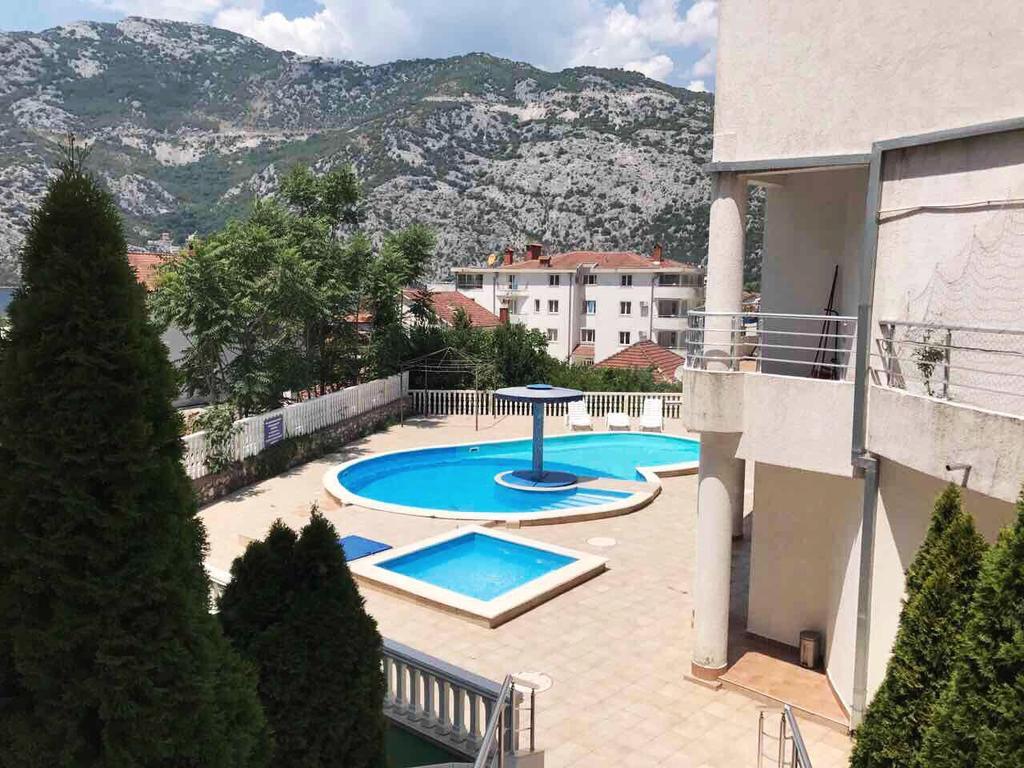 Roman Garden Apartment Risan Extérieur photo